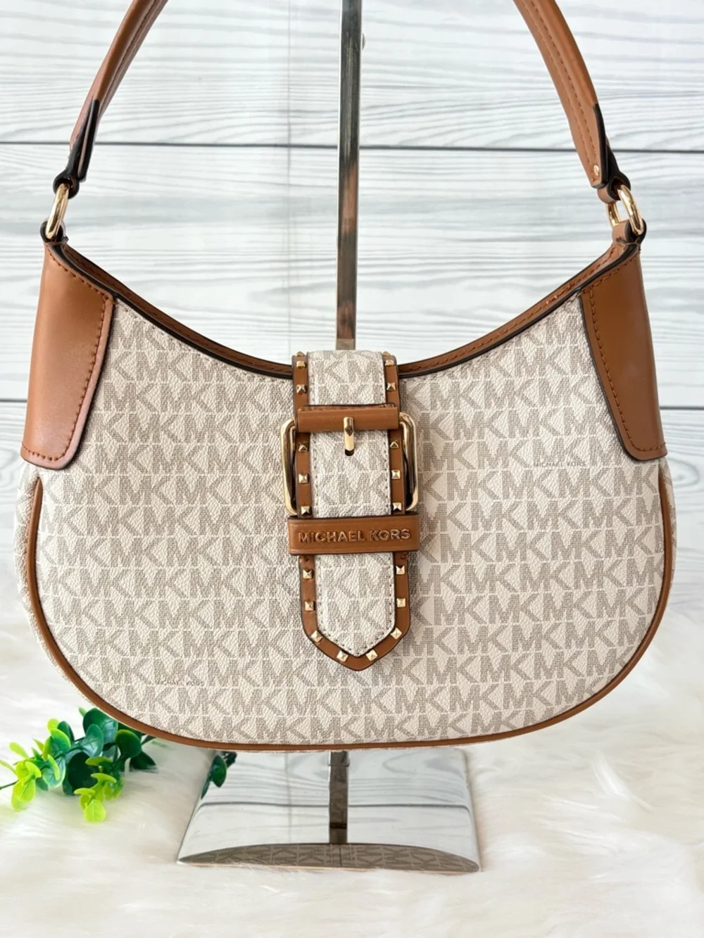 Michael Kors Lillian Shoulder Bag‎ with Buckle Detail in Vanilla/Acorn